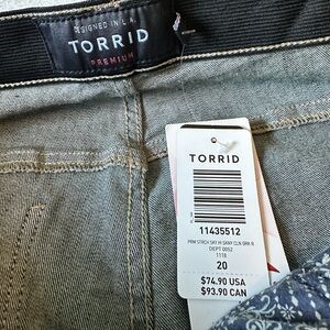 NWT SIZE 20 Torrid Sky High Skinny Jeans